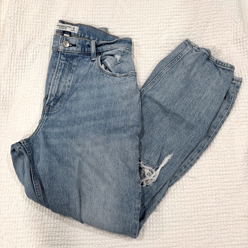 Abercrombie & Fitch Curve Love 90s Ultra High Rise Straight Jeans - 28S / 6S
